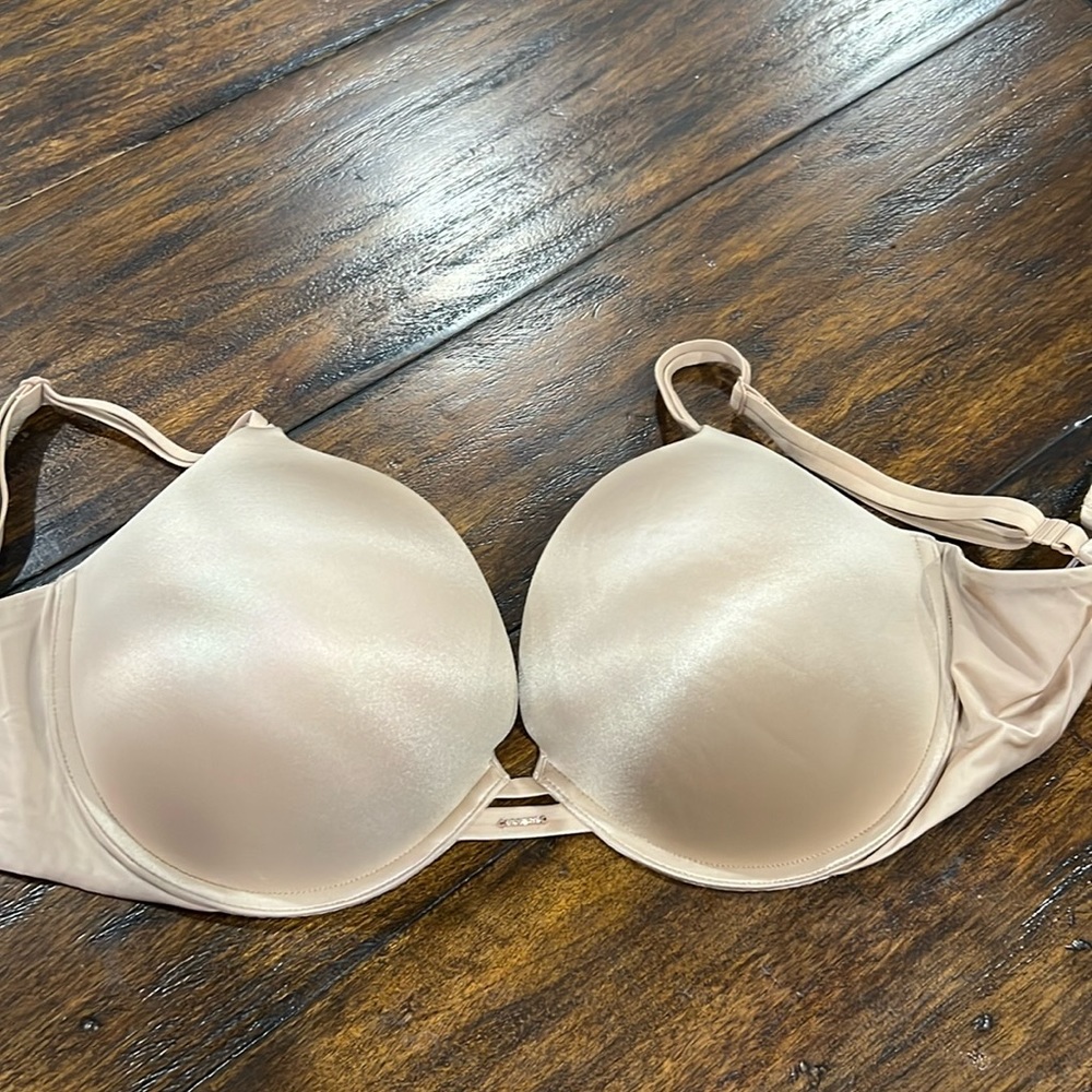 Victoria’s Secret very sexy, push-up bra 36DDD